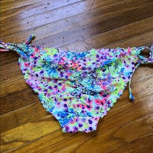 Victoria's Secret Swim - VS ruched back side tie floral bottom SM like new Victoria's Secret Swim - VS ruched back side tie floral bottom SM like new